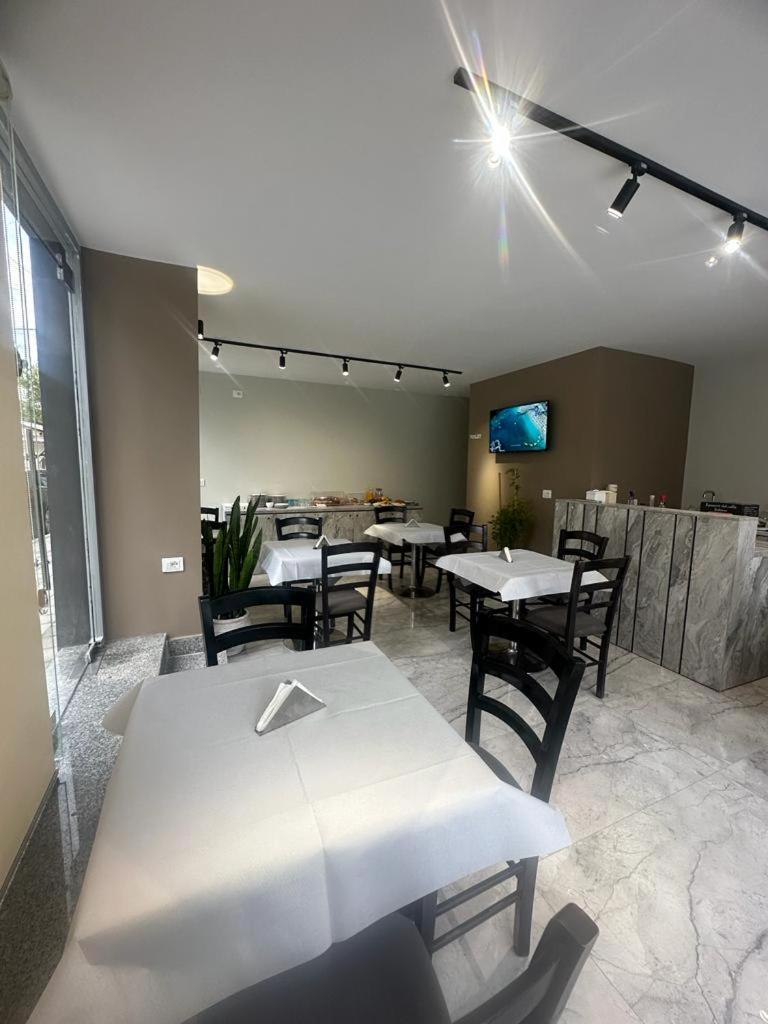 Hotel Her Vlorë 外观 照片