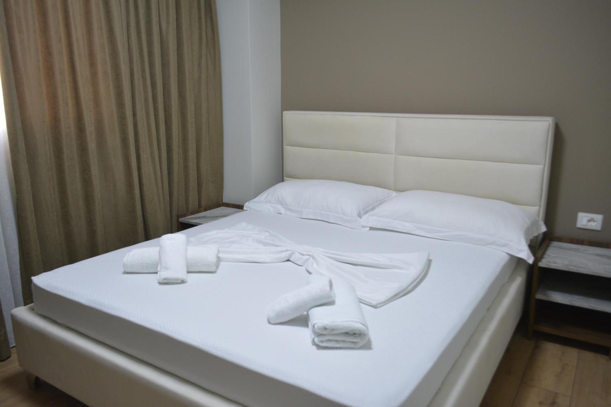 Hotel Her Vlorë 外观 照片
