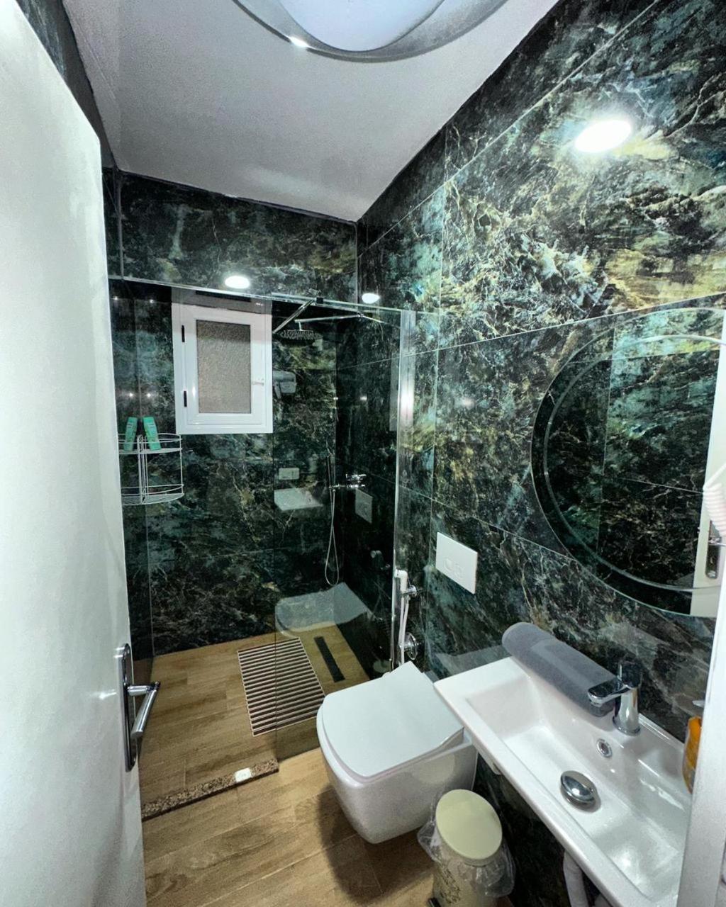 Hotel Her Vlorë 外观 照片
