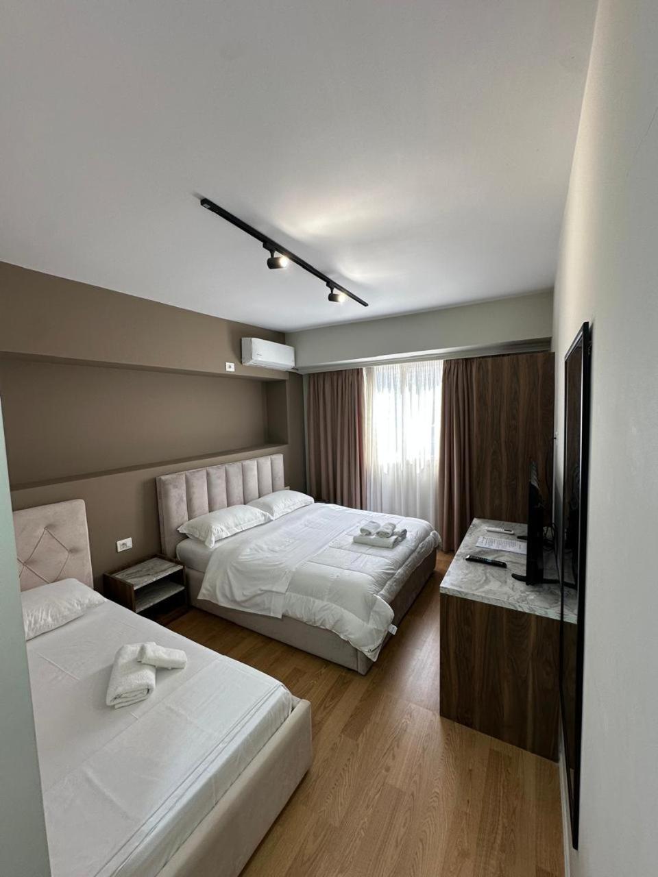 Hotel Her Vlorë 外观 照片