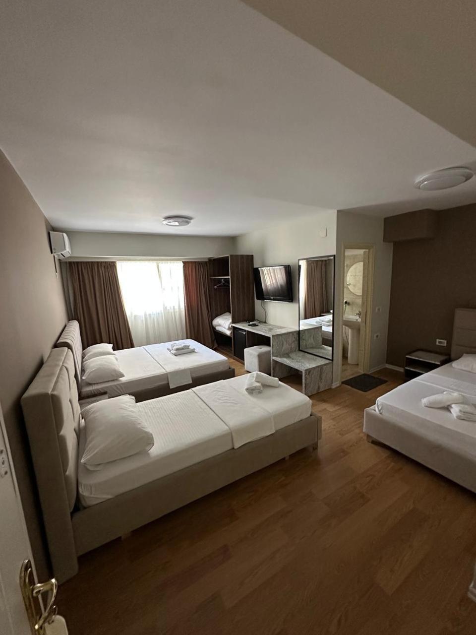 Hotel Her Vlorë 外观 照片