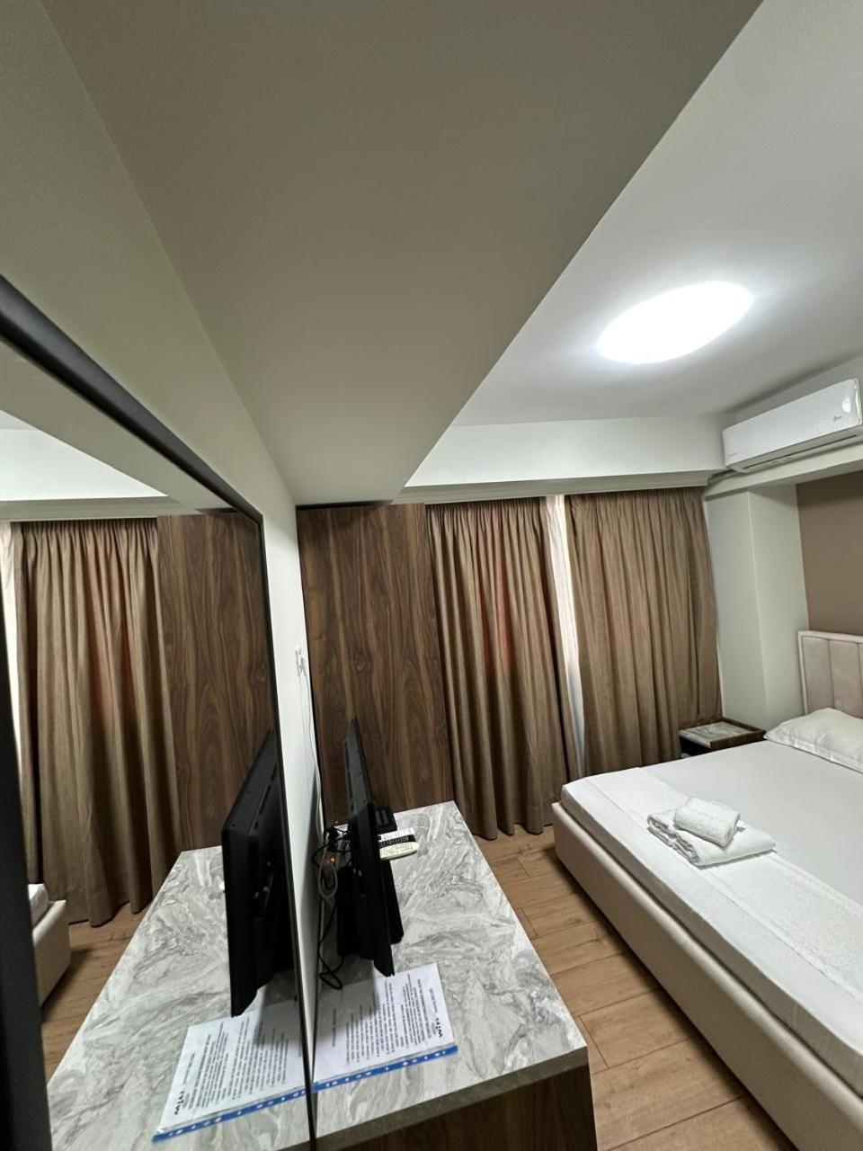 Hotel Her Vlorë 外观 照片