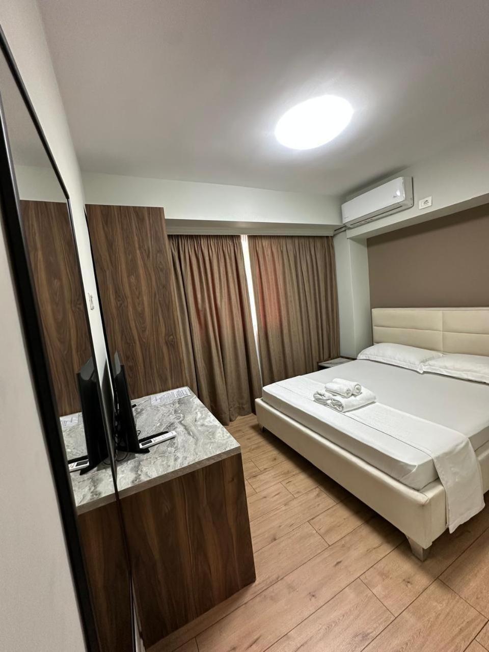 Hotel Her Vlorë 外观 照片