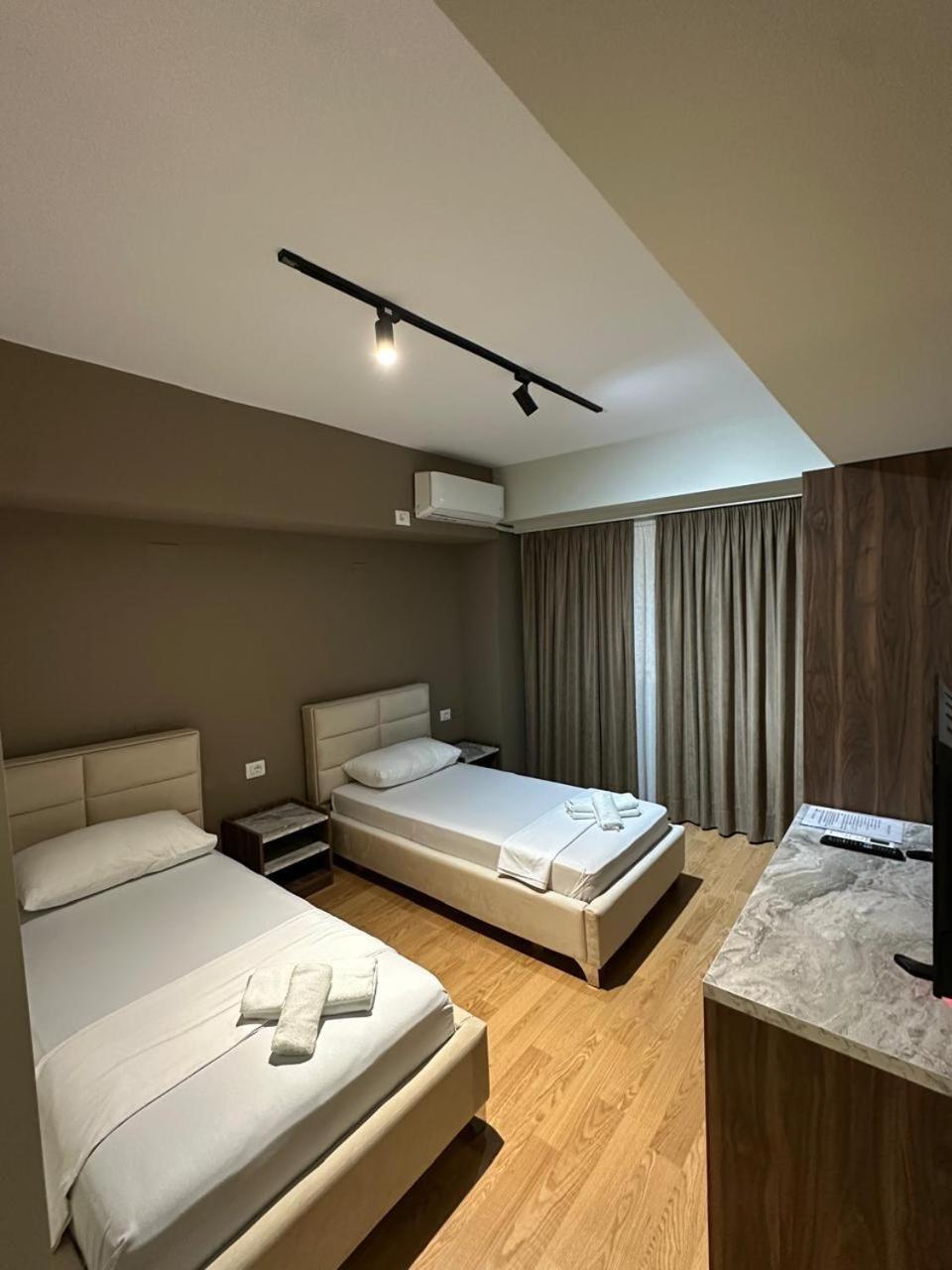 Hotel Her Vlorë 外观 照片