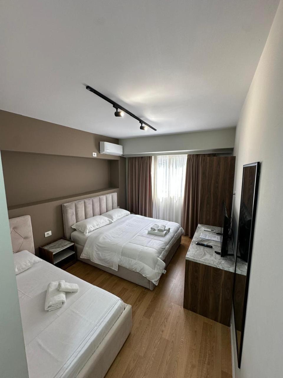 Hotel Her Vlorë 外观 照片