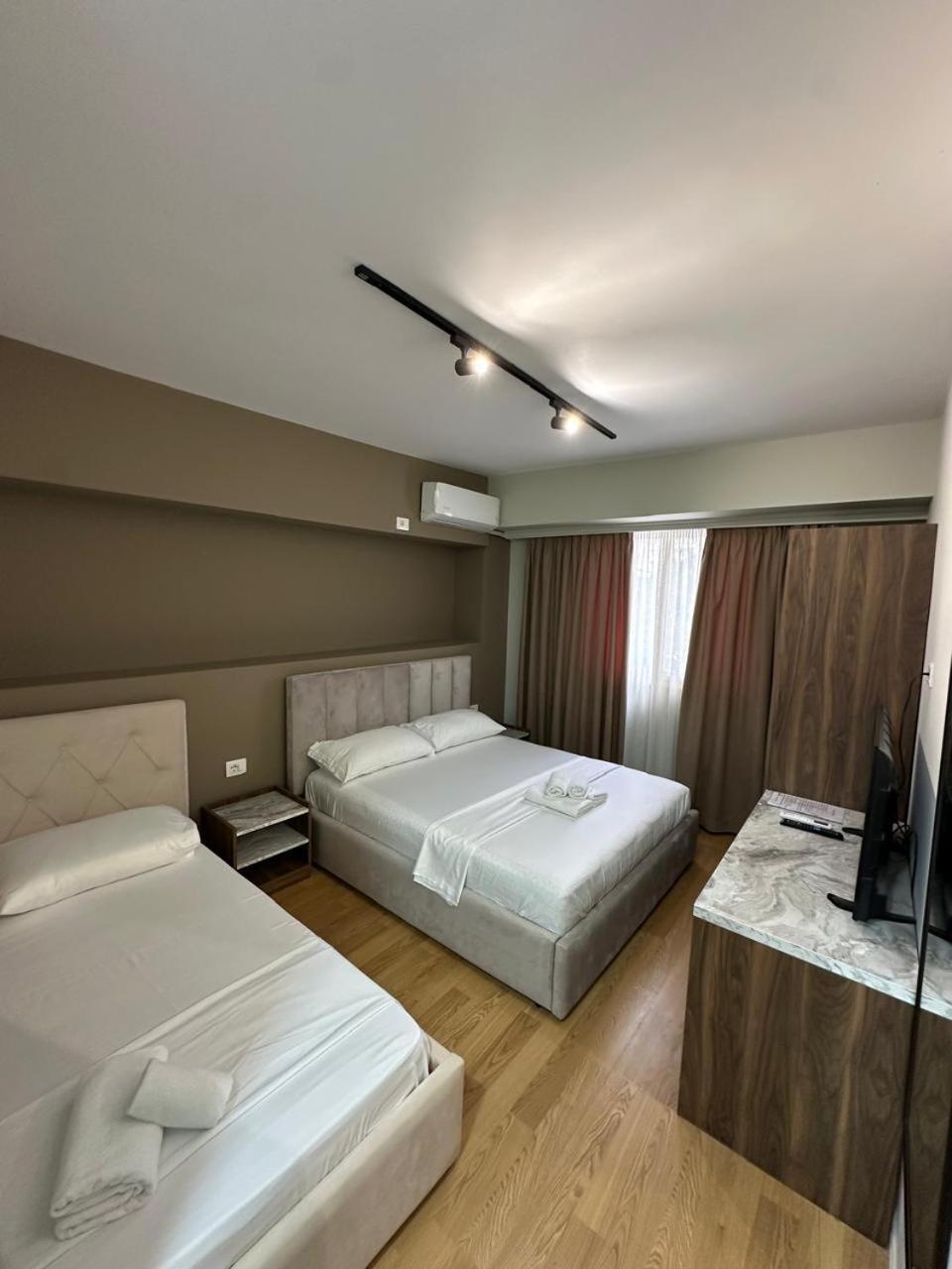 Hotel Her Vlorë 外观 照片