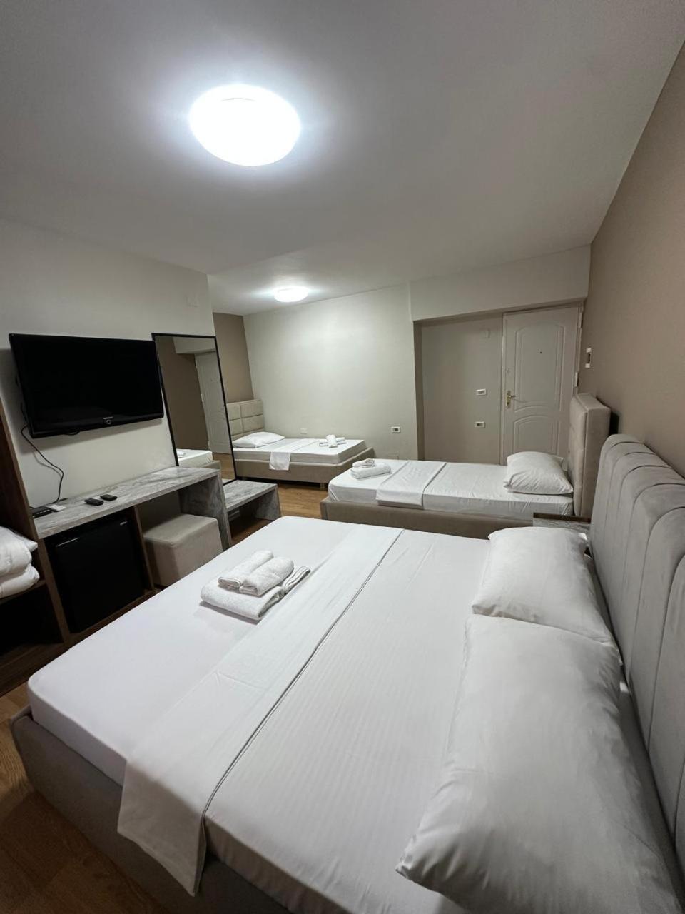 Hotel Her Vlorë 外观 照片