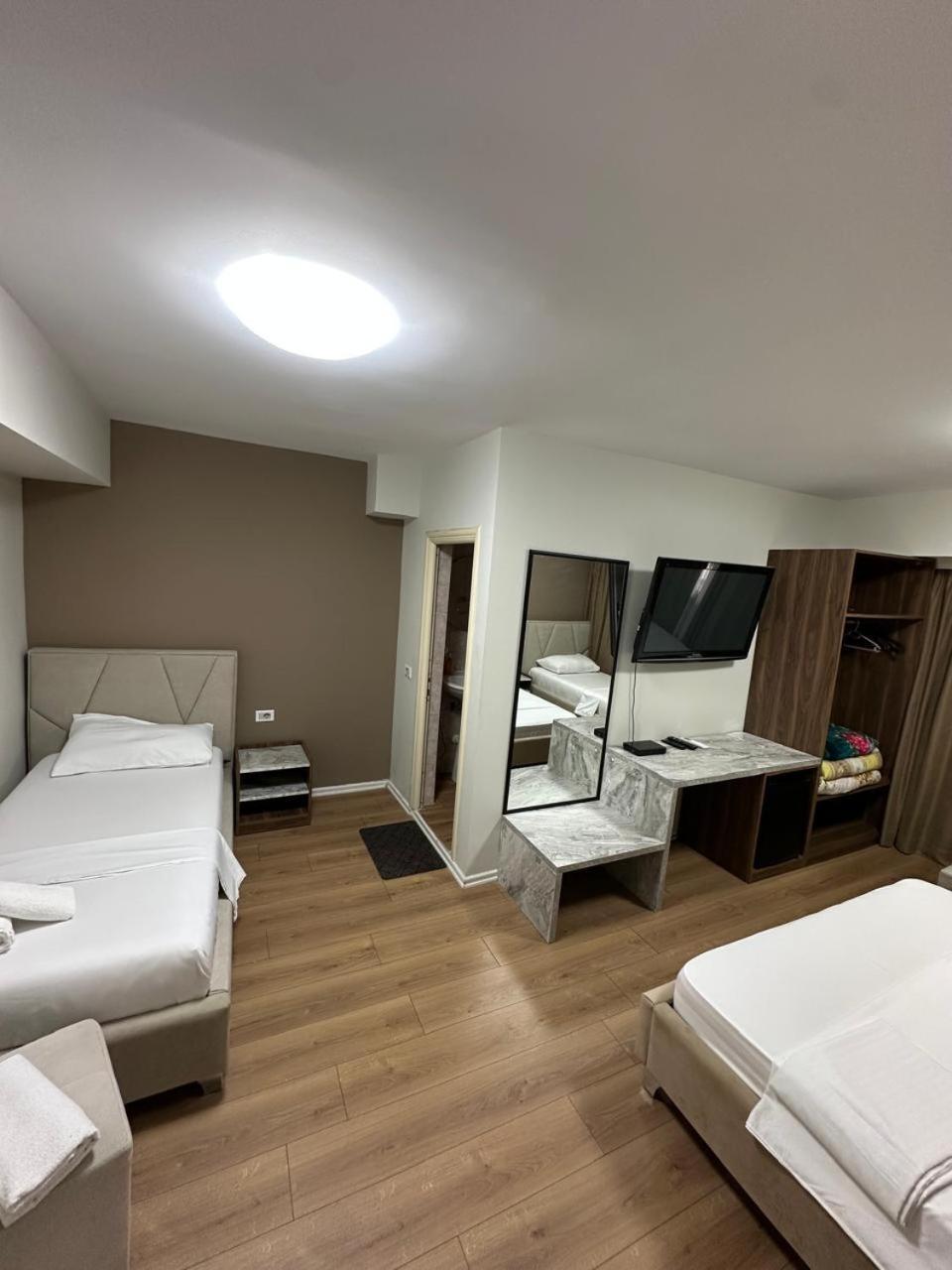 Hotel Her Vlorë 外观 照片